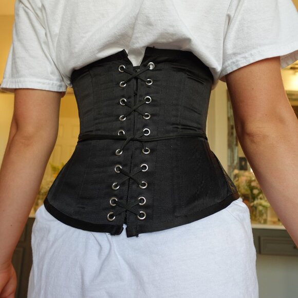 Small Victorian Corset - Picture 5 of 7
